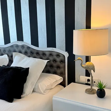 Petunias Lorcrisur Apartment *